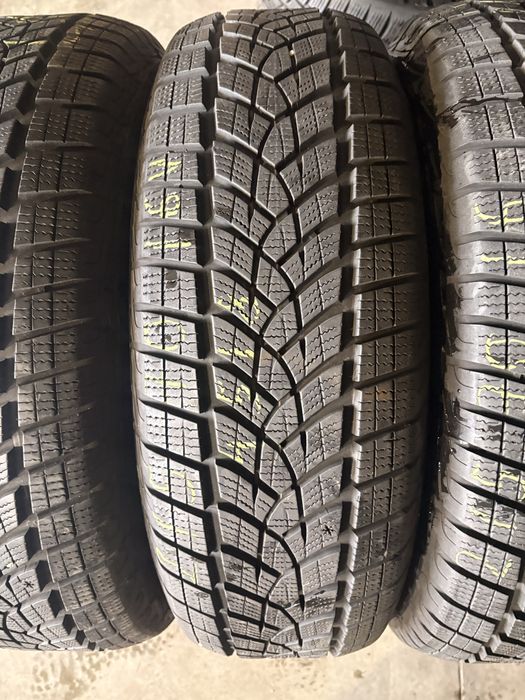 Anvelope iarna 215/70/16 GoodYear UltraGrip Performance 215 70 16 R 16