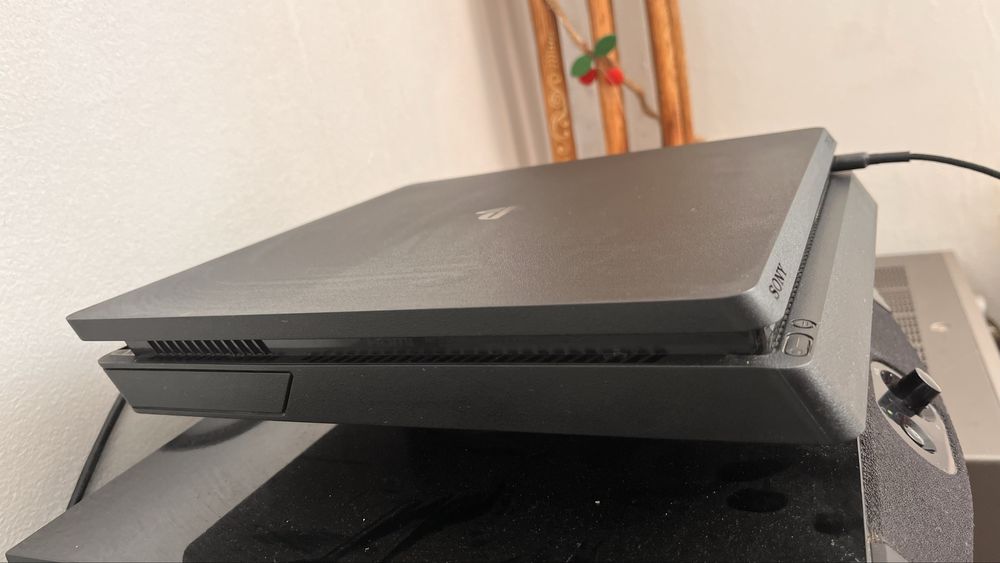 Ps 4 slim