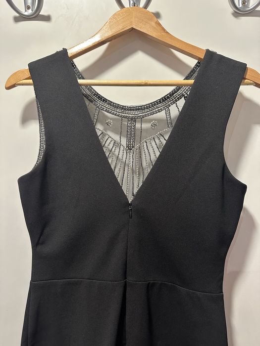 Елегантна черна рокля с камъни