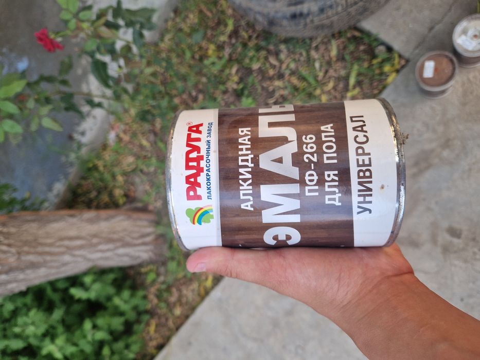 Краска. Эмаль коричневая. Остатки.