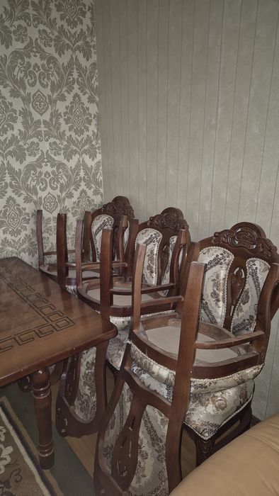 Стол для гостинной