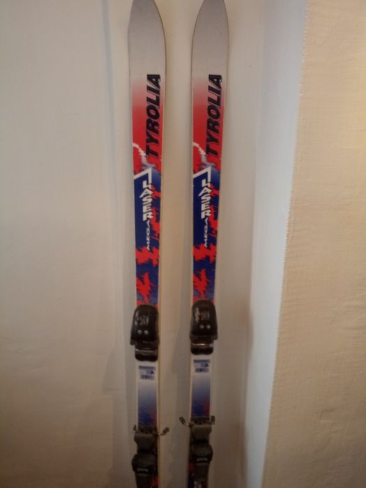 Vând schiuri  cu legături pt adulti TYROLIA Mega Laser
