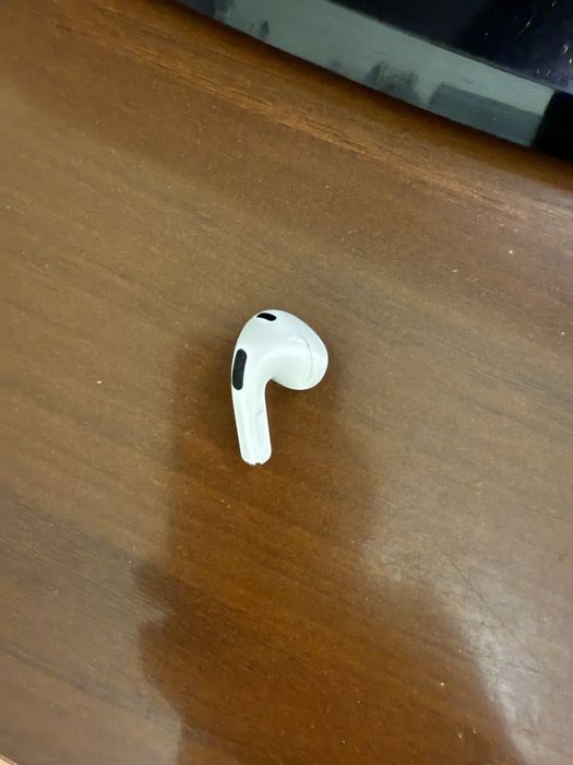 Продаю правую сторону эйрподсов