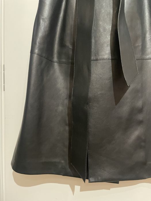 Дълъг кожен елек с колан