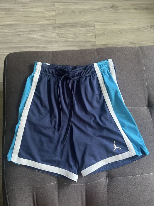 Vand pantaloni scurti Jordan marimea L