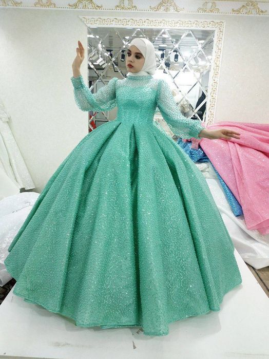 Платья на продажу