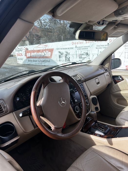 Vând Mercedes ML