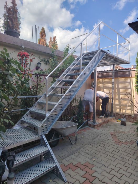 Scări metalice zincate