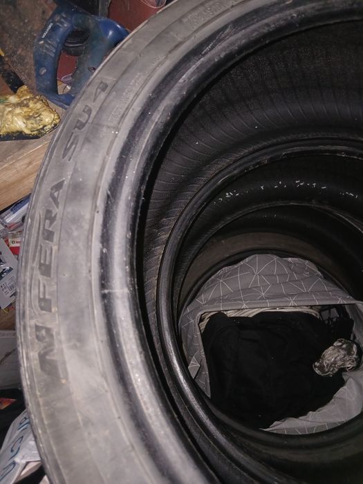 245 40 R18 Vara     .