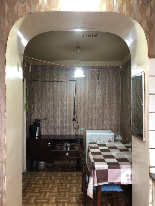 Саламатина 2/2/4 Кирпич 
Комнаты смежные
С/уз совмещенный
Без мебели