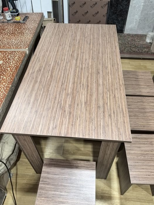 Стол кухонный для кухни