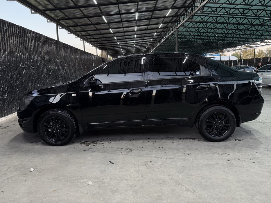 Chevrolet cobalt midnight sotiladi