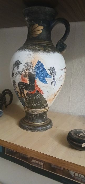 ГОЛЯМА елинска амфора