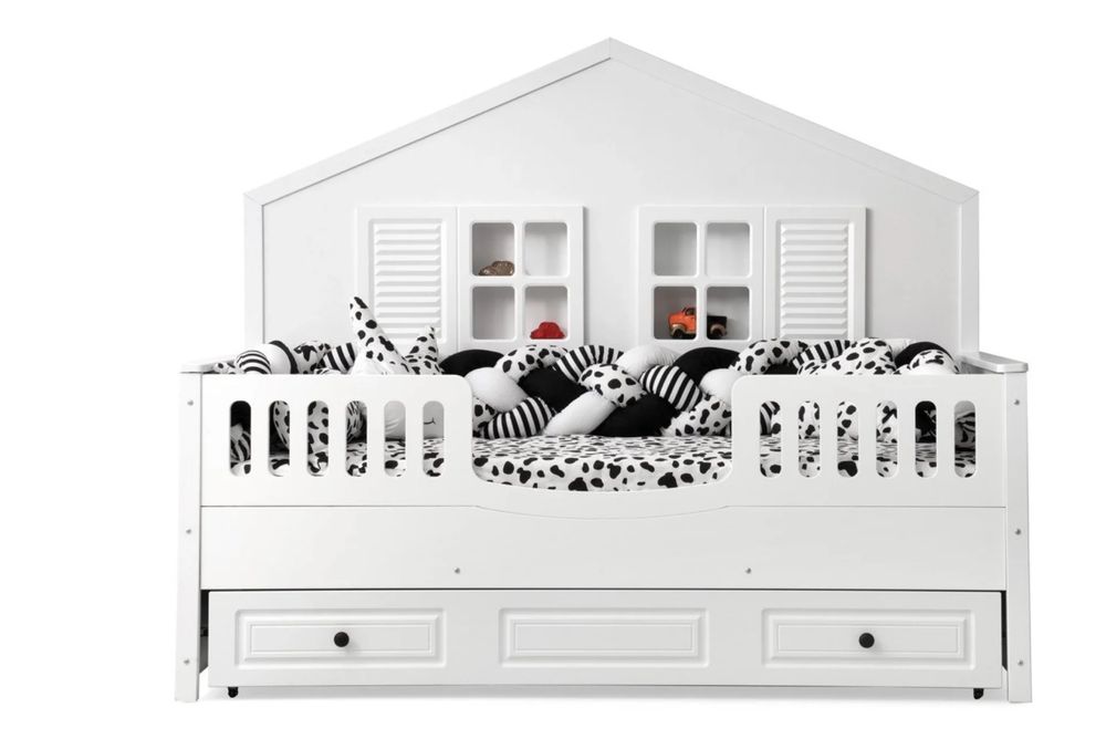 Монтесори сандвич легло с декоративни рафтчета