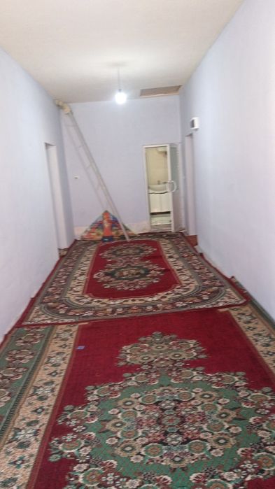 Uy sotiladi 4 sotix 5ta xona  mehmonxona oshxona bolalar xonasi  dush