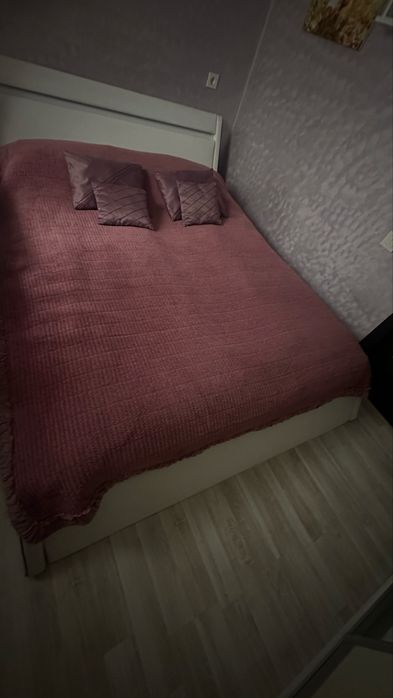 Продам кровать с матрасом (торг!)