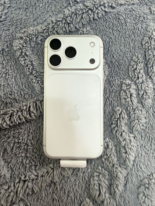 Продам новый iPhone 17 про