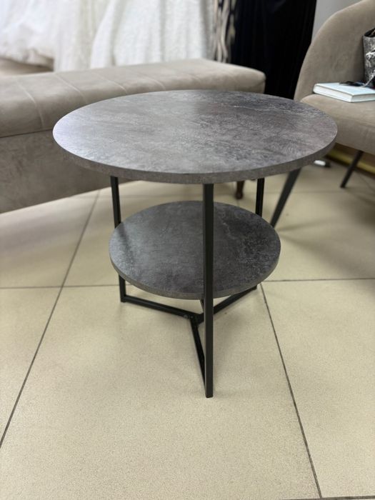 Журнальный столик и диван