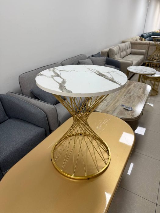 Jurnalniy stol.
﻿﻿Журнальный столик .
﻿﻿Usti akril va mdfdan yasalgan