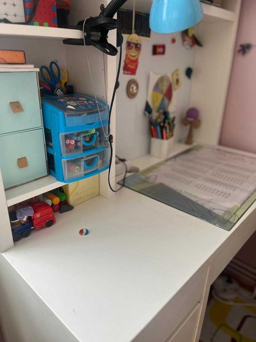 Birou IKEA MICKE 105x50x140(h) alb + rafturi | 300 lei | Sighișoara