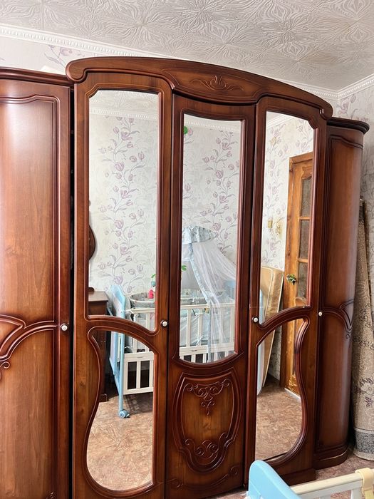 Продам спальный гарнитур