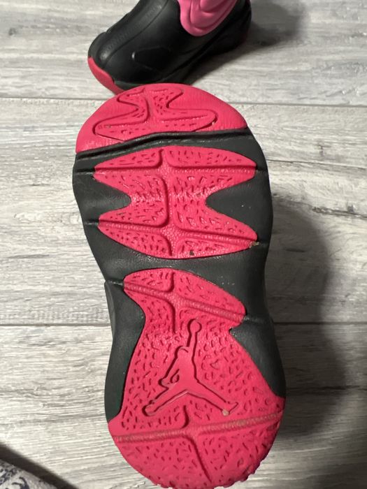 Ghetuțe Jordan mărimea 25