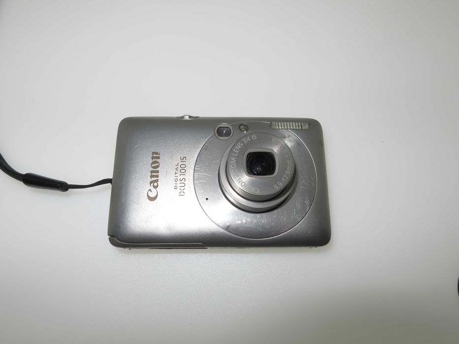 Canon Digital IXUS 100 ултра компактен фотоапарат камера, комплект