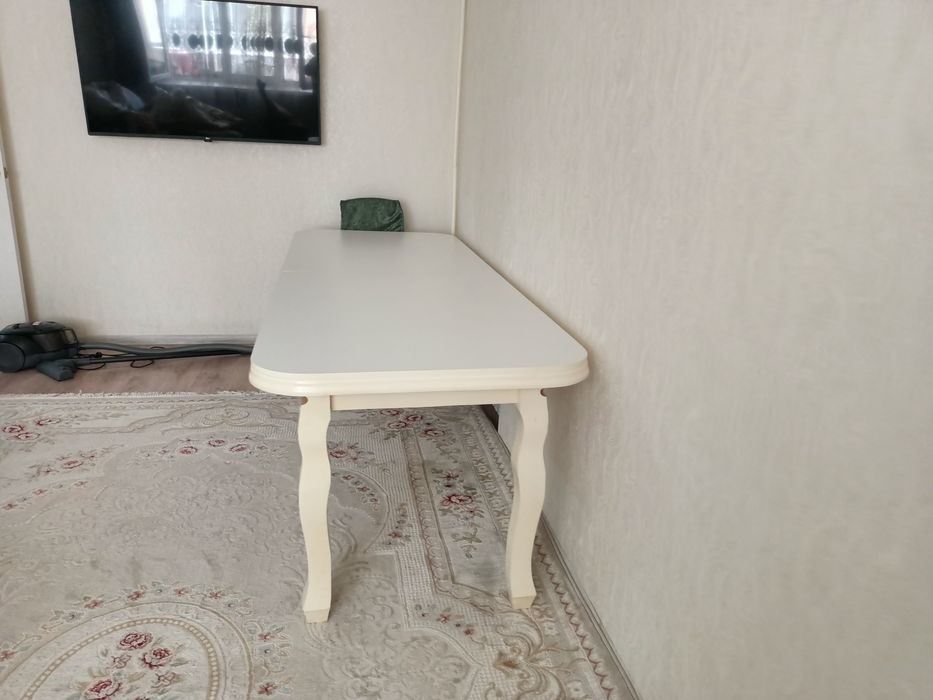 Продаю гостиный стол