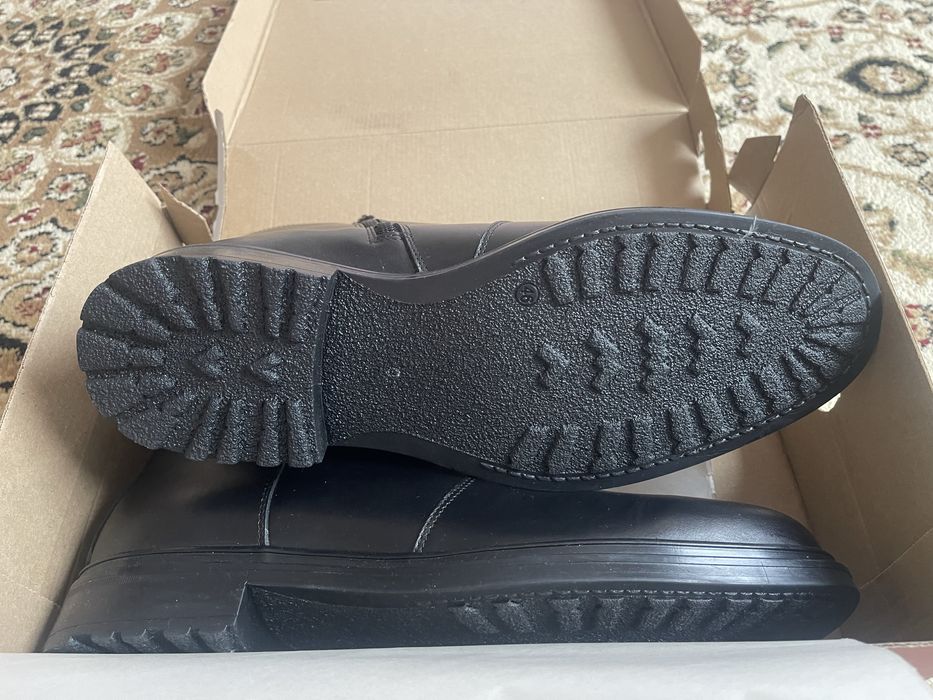 Кожаные ботинки..