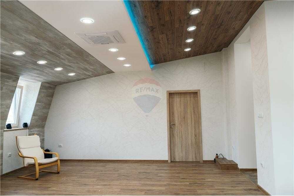 Продава се Офис в Шумен, Център - 392 кв.м за 1562 €/кв.м - Снимка #3