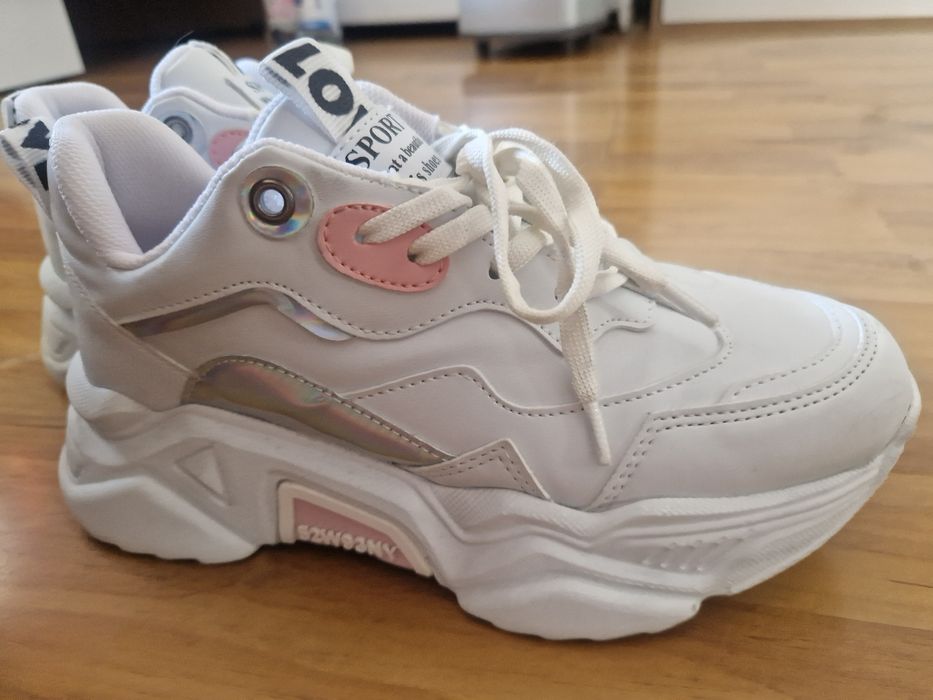 Спортни дамски обувки