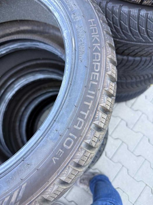 235 45 R18 Nokian iarna