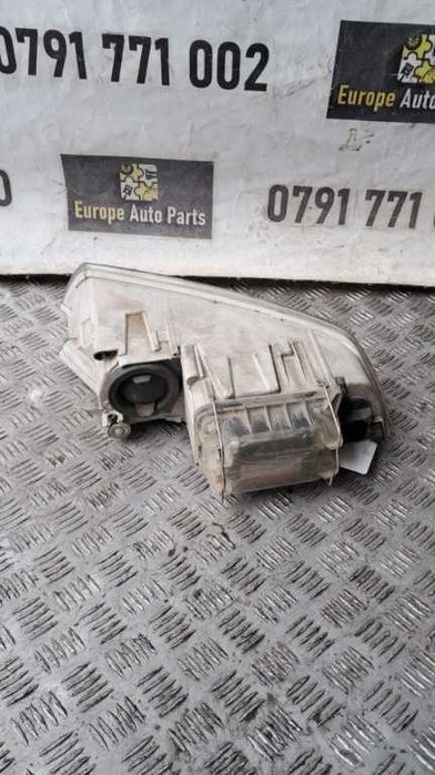 far stanga / dreapta cu xenon Skoda Octavia 2 an 2008