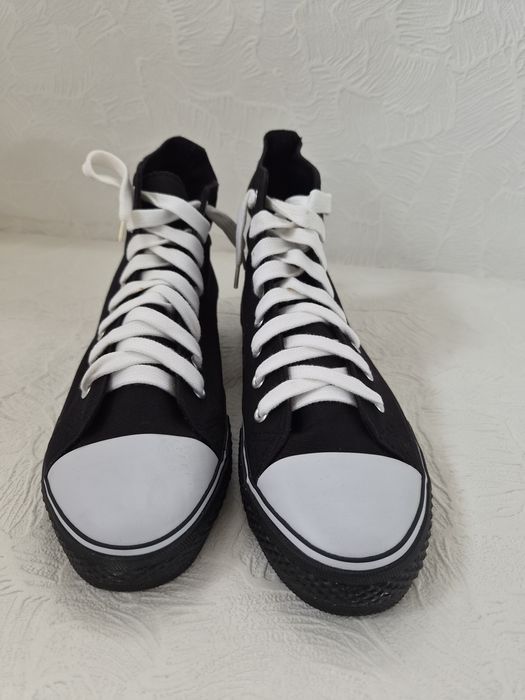 Нови високи кецове платнени унисекс 36-46 – черно-бели и изцяло черни – Converse стил