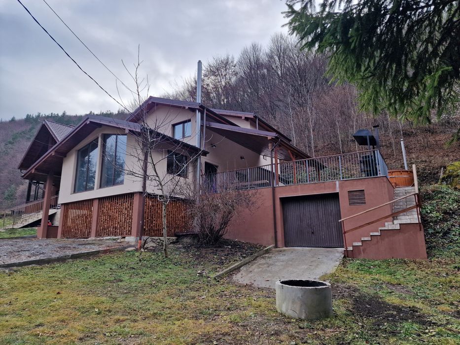 Vand Cabana noua cu ciubar si sauna-certificata Ministerul Turismului