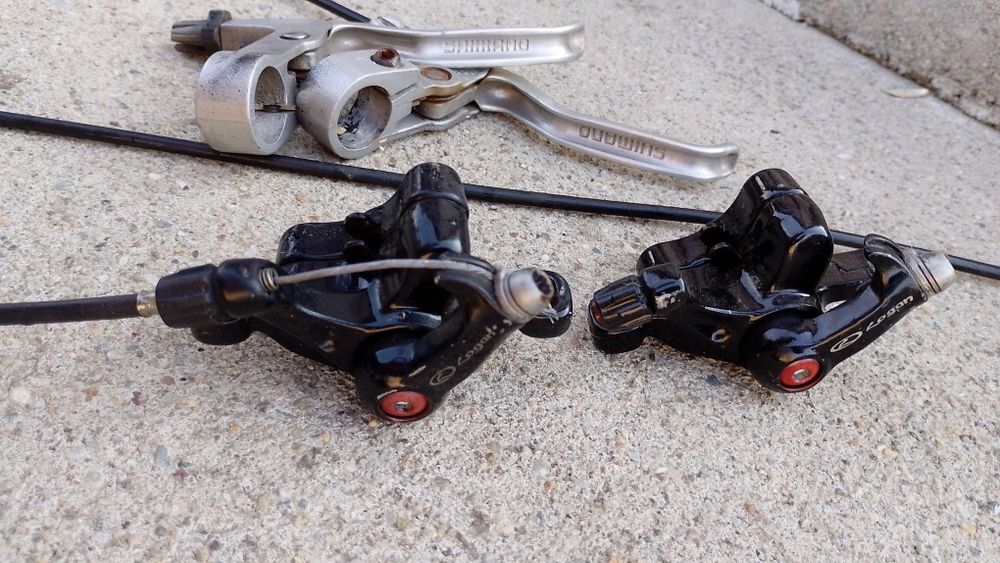 Vând  suporturi de pahare,maneta frana dreapta nouă mt-401 frâne pe disc pe cablu Shimano etrier Shimano mt 200, si portbagaj de bicicleta
