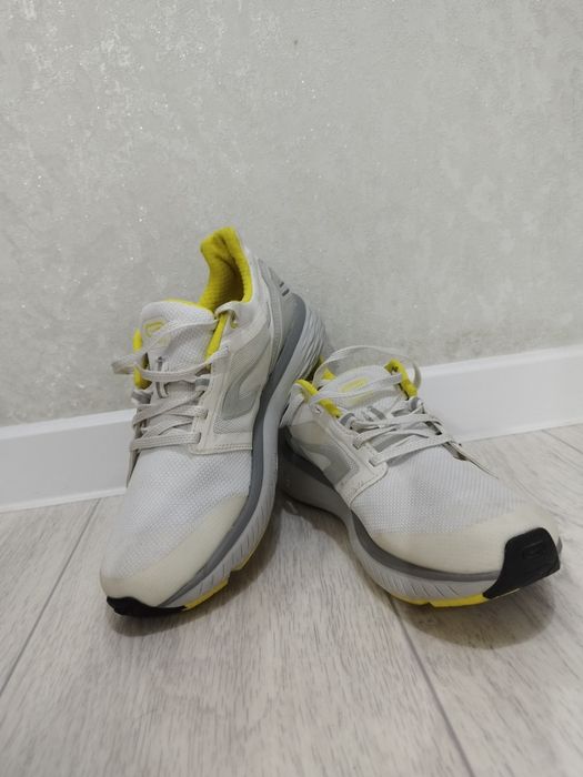 Продам б/у кросовки