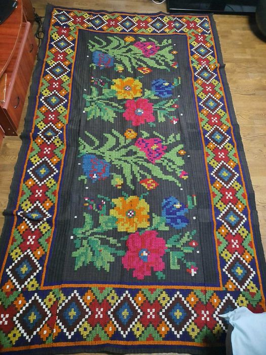 Carpeta/ covor traditional romanesc cusut manual cu lana