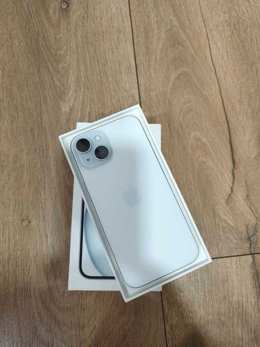 Телефон iPhone 15