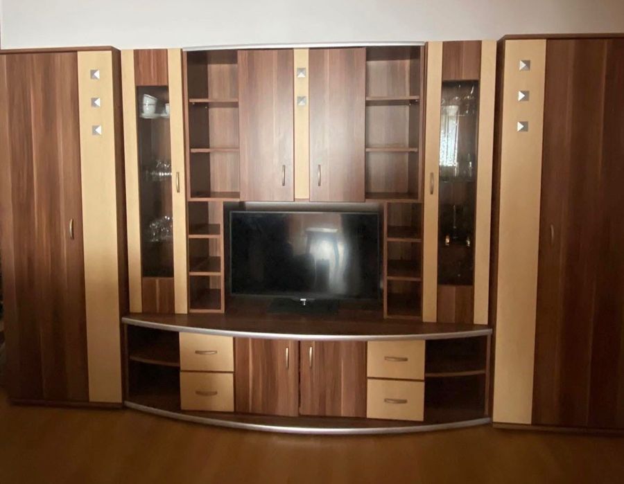 Mobilă de living cu spațiu pentru TV – stare foarte bună