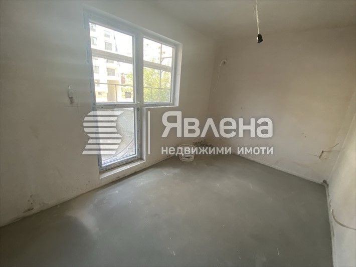 Продава се Тристаен апартамент в Варна, Централна поща - 123 кв.м за 1911 €/кв.м - Снимка #3