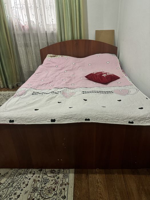 Продам деревянную двуспальную кровать