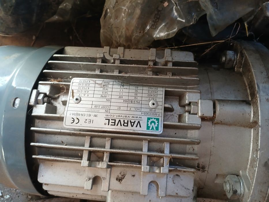 Motoare trifazice cu reductor