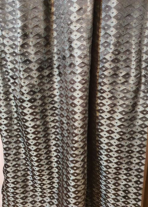 Два броя плътни завеси 55 лева.