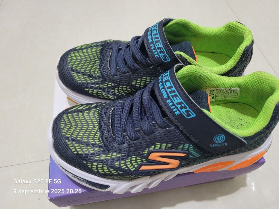 Adidasi Skeckers 35, aproape noi