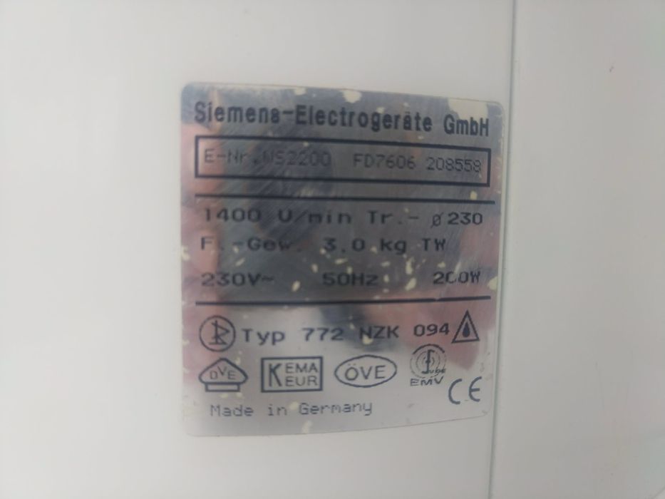 Компактна преносима сушилня за дрехи SIEMENS с вместимост 3 кг. 
Идеал