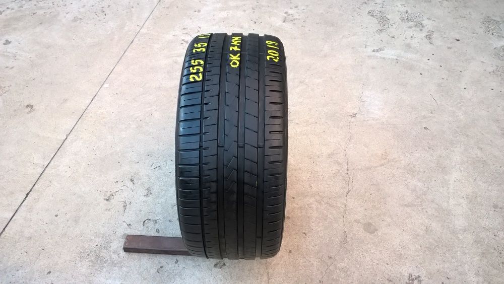 O anvelopa vara 255 35 19 falken azenis FK 650 run flat profil 7 mm