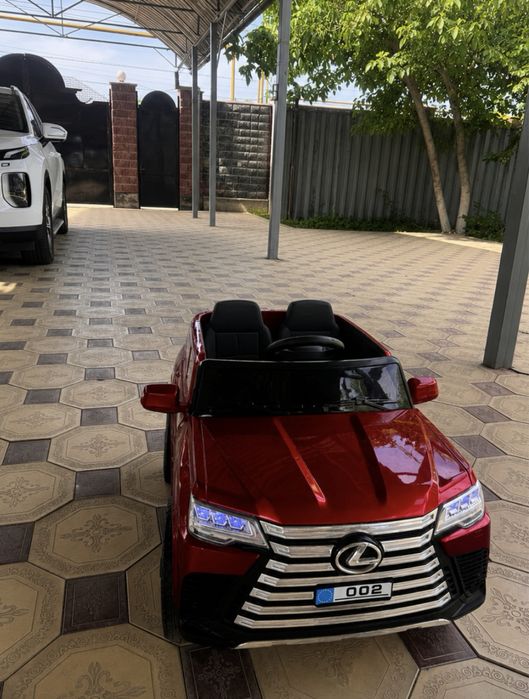 Машина. Детская машина Lexus.