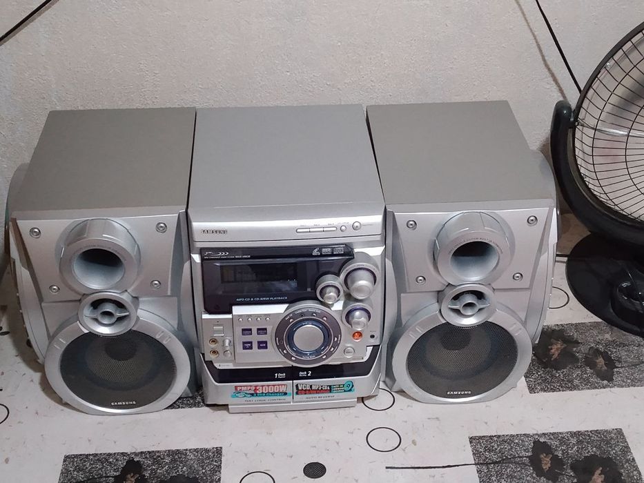 Музыкальный центр