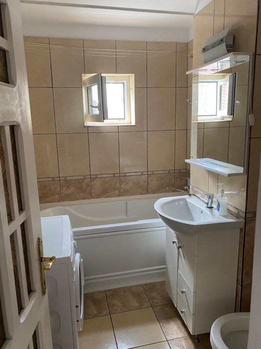 Apartamen de vanzare 2 camere..etaj 1..zona nasaudului.. 80000 de euro